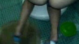 wife giving the ass - porn video