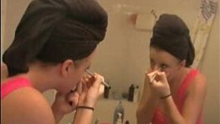 Hot Chick Putting On Her Makeup - porn video